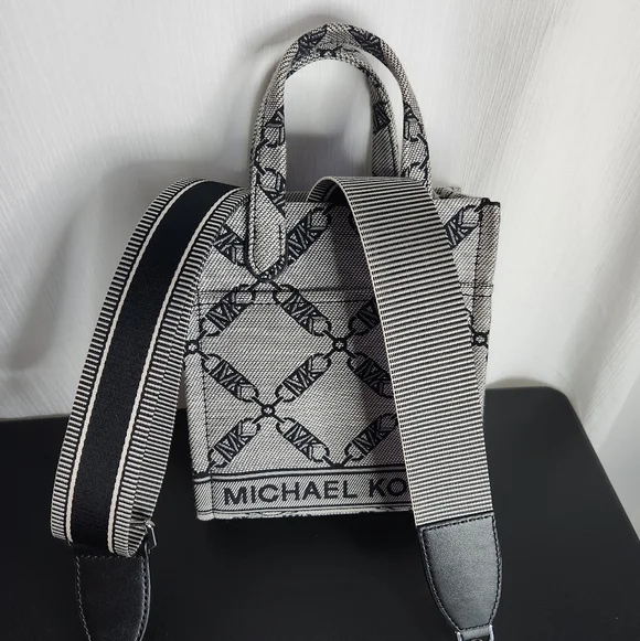 MICHAEL KORS Extra Small Gigi Crossbody NWOT - Picture 3 of 7